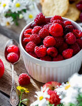 Малина, яблоки и ромашки