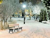 Зимний вечер в заснеженном парке