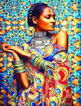 Девушка в ярком этническом платье