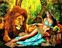 Девушка в откровенном наряде и ее ручной лев