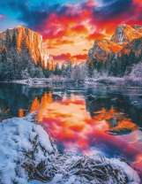 Отражние красных облаков в водах озера