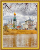 Вологодский Кремль на осеннем берегу реки