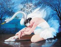 Грациозная балерина и лебедь на фоне озера