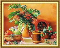 Букет рябины, шиповник и яблоки