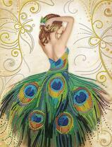 Девушка в роскошном павлиньем платье