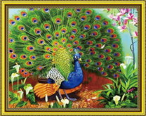 Павлин на полянке среди цветов