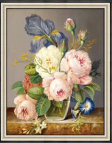 Прозрачная ваза с розами, ирисами и колокольчиками