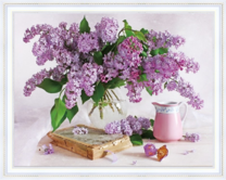 Букет сирени и кофейник с конфеткой