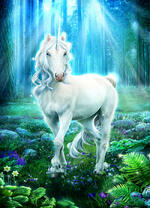 Стройный единорог в серебристом свете леса