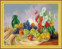 Богатый фруктовый натюрморт и букет цветов