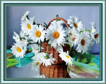 Плетёная корзина с ромашками