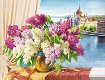 Букет сирени на балконе с видом на храм