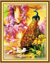 Голуби и павлины в цветущем саду