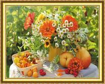 Летний урожай фруктов и цветов