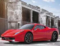 Красный мустанг под старым мостом