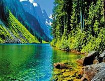 Пейзаж с горным озером