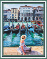 Девушка на берегу канала Венеции