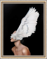 Девушка и белые крылья