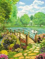 Арочный мостик у летнего озера с лебедями