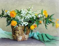 Корзинка с букетом ландышей
