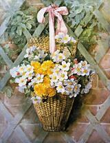 Плетёная корзинка с нежным весенним букетом