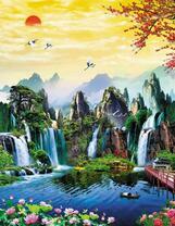 Красочное озеро с водопадами