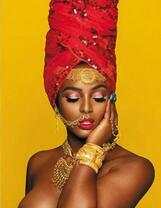 Обнажённая темнокожая девушка в чалме