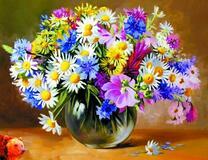 Летний букет с ромашками в круглой вазе