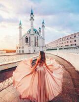 Девушка на фоне Кул-Шарифа