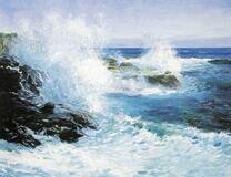 Волны разбиваются о прибрежные камни