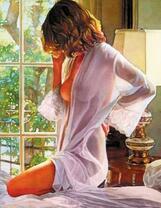 Молодая обнажённая девушка в халатике