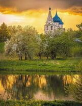 Церковь у небольшой летней реки