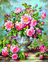 Букет роз в металлической вазе