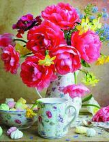 Букет с тюльпанов и нарциссов на столе