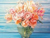 Красивый букет тюльпанов и пионов