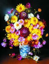 Яркий букет летних цветов на черном фоне