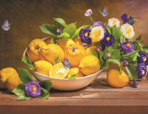 Тарелка лимонов и букетик цветов