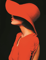 Элегантная женщина в красном наряде