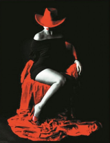 Женщина на стуле