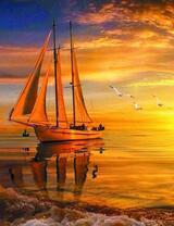 Яхта в лучах заходящего солнца