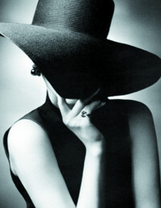 Портрет дамы в черной шляпе