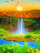 Водопад в лучах заходящего солнца