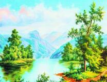 Красивое озеро среди гор