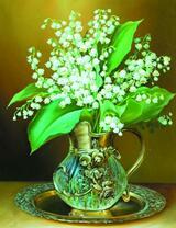 Букет ландышей в металлическом кувшине