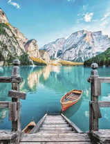 Чистое озеро среди Альпийских гор