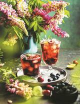 Летний десерт и летний букет