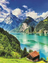 Домик у обрыва на скале