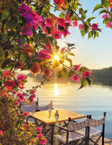 Столик на берегу озера