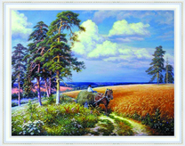 Мужчина с сеном возле пшеничного поля