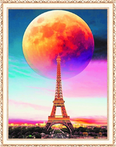 Огромная луна над Эйфелевой башней
